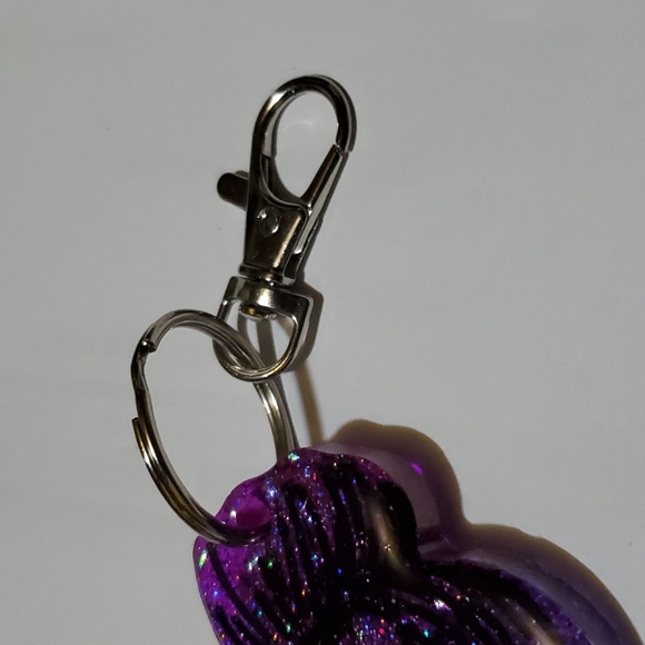 Resin skull 💀 keychain - Picture 3 of 4